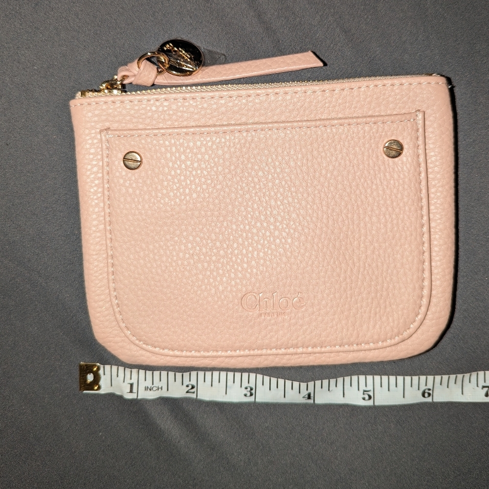Chloe - Picture 4 of 4